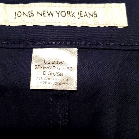 Shorts - Picture 2 of 4